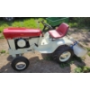 Image 1 : 1970 JOHN DEERE RED PATIO SERIES 140 H3 LAWN TRACTOR
