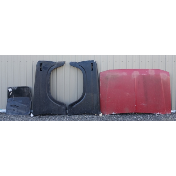LOT OF 5 - BRONCO PARTS - INCL FENDERS, HOOD & LEFT HAND CAB DOOR SECTION
