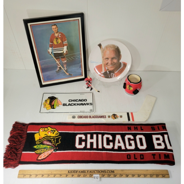 JOB LOT - CHICAGO BLACK HAWKS HOCKEY COLLECTIBLES - SCARF, MINI STICK, FRAMED PHOTO, ETC