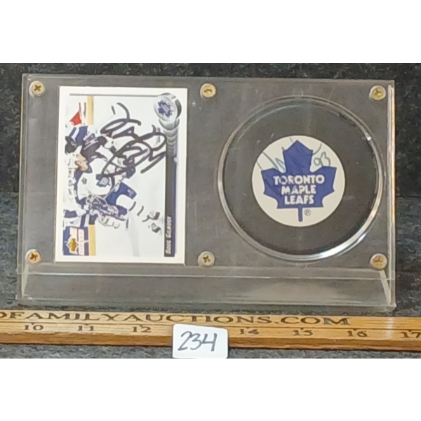 1992 UDC NHL TORONTO MAPLE LEAFS DOUG GILMOUR HOCKEY CARD & PUCK - AUTOGRAPHED