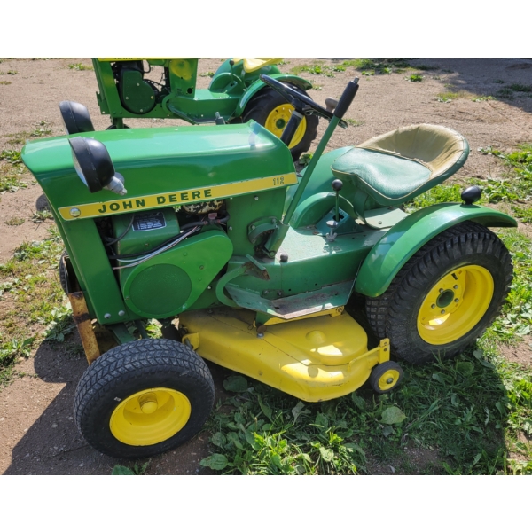 1967 JOHN DEERE 112 LAWN TRACTOR