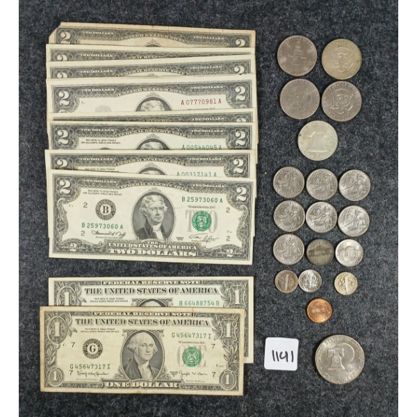 QTY OF US COINS, $1 & 2 BANKNOTES - INCL 1961 SILVER HALF DOLLAR