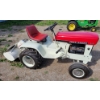 Image 4 : 1970 JOHN DEERE RED PATIO SERIES 140 H3 LAWN TRACTOR