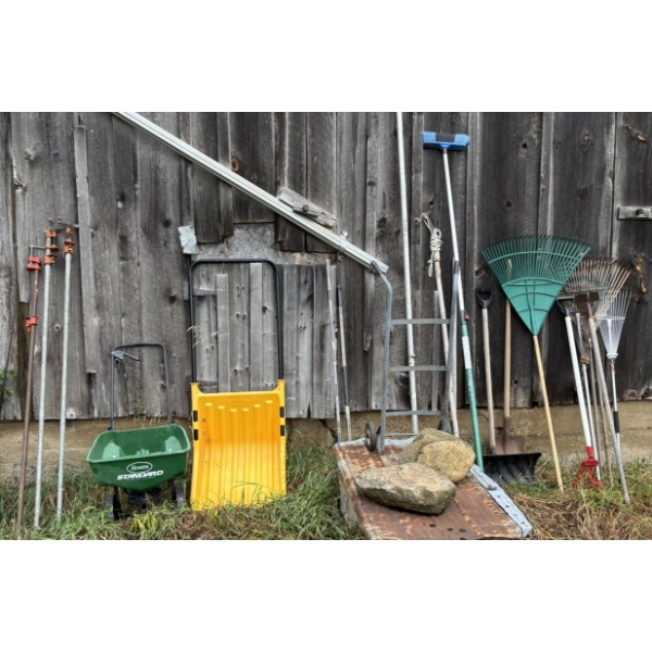JOB LOT - GARDEN TOOLS - INCL FERTILIZER SPREADER