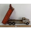 Image 2 : LINCOLN TOYS PRESSED STEEL DUMP TRUCK