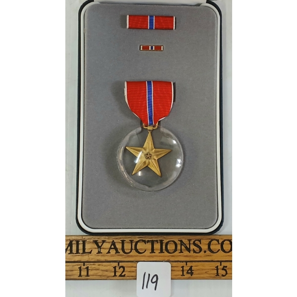 U.S. BRONZE STAR MEDAL IN CASE