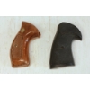Image 2 : LOT OF 2 - S&W PISTOL GRIPS