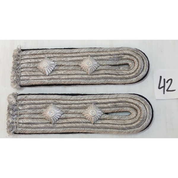 PAIR OF WWII GERMAN NAVAL OFFICER'S SHOULDER BOARDS