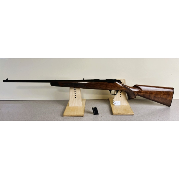 BROWNING A-BOLT IN .22 LR 