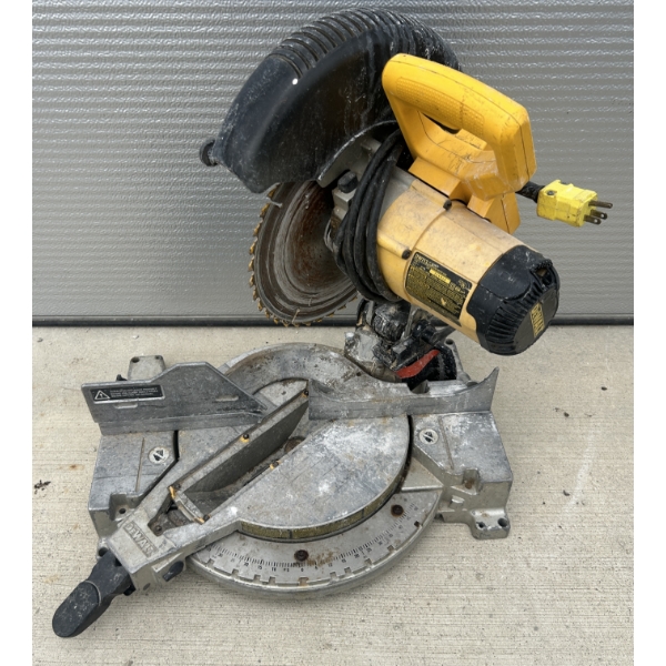 DEWALT MITRE SAW - WORKING WHEN TESTED