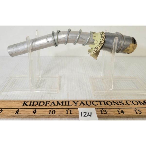 VINTAGE FUEL PUMP SPOUT