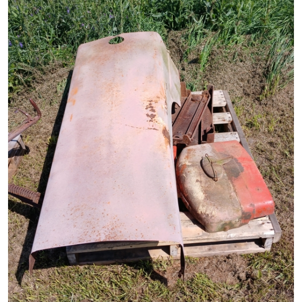 QTY OF MISC CASE TRACTOR PARTS