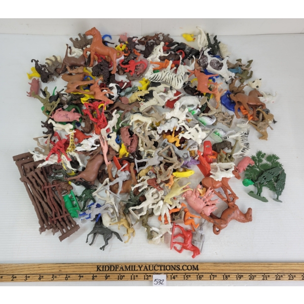 JOB LOT - PLASTIC ANIMALS & FIGURINES