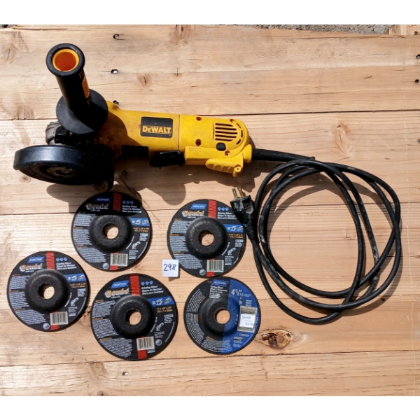 DEWALT 4 1/2 IN ANGLE GRINDER & 5X NORTON DISKS
