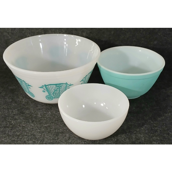 LOT OF 3 - FEDERAL GLASS CIRCUS TIGER & MILK GLASS MIXING BOWLS & PYREX AQUA BOWL