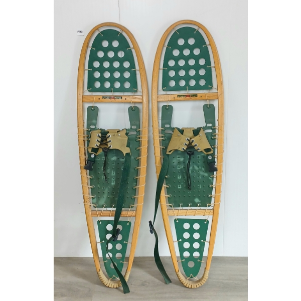 PAIR OF WINTER HIKER SNOWSHOES