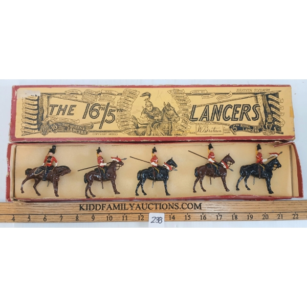 BRITAINS SOLDIERS LEAD FIGURES - NO. 33 16TH/5TH LANCERS