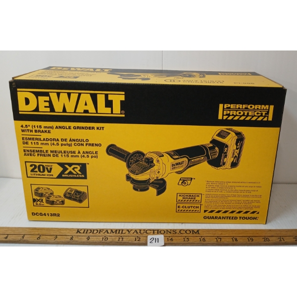DEWALT 4.5" ANGLE GRINDER KIT W/ BRAKE