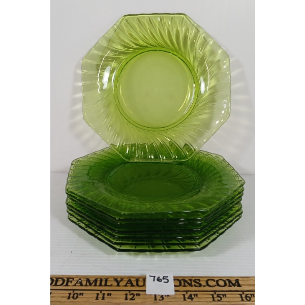 LOT OF 8 - GREEN DEPRESSION GLASS LUNCH PLATES