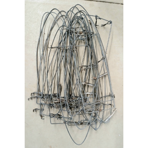 QTY OF DECORATIVE RAT STRETCHER TRAPS