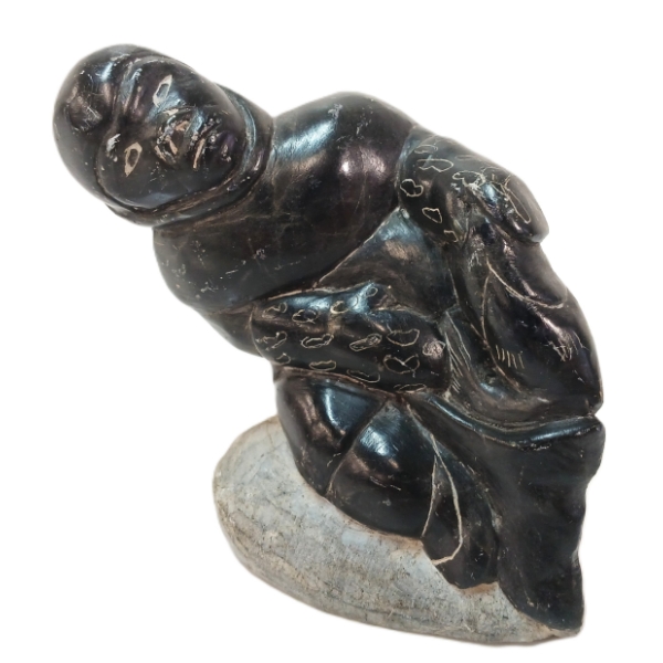 MAN GRABBING FISH BY DAVIDIALUK ALASUA AMITTU (1910 - 1976) - STONE