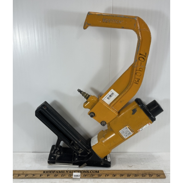 BOSTITCH PNEUMATIC FLOORING NAILER W/ MALLET