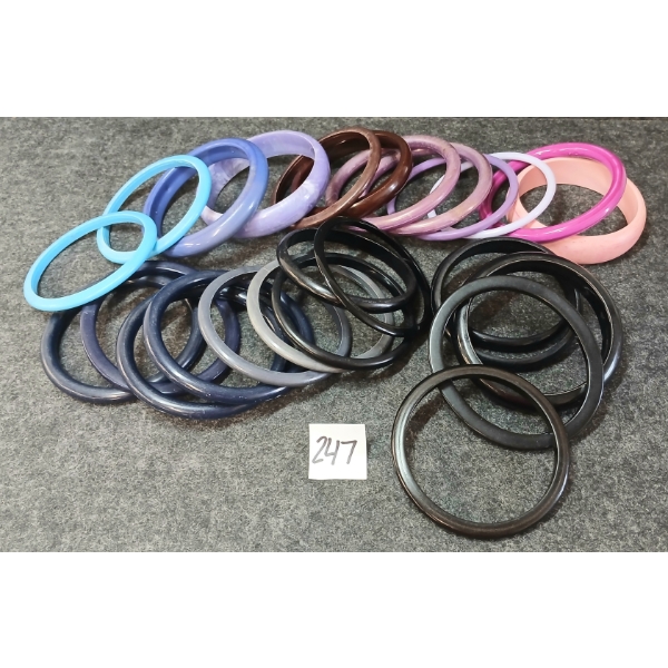 LOT OF 27 - LUCITE BANGLES - C. 1950'S / 1960'S