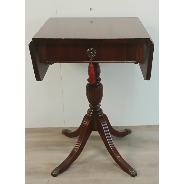 DUNCAN PHYFE MAHOGANY DROP LEAF TABLE