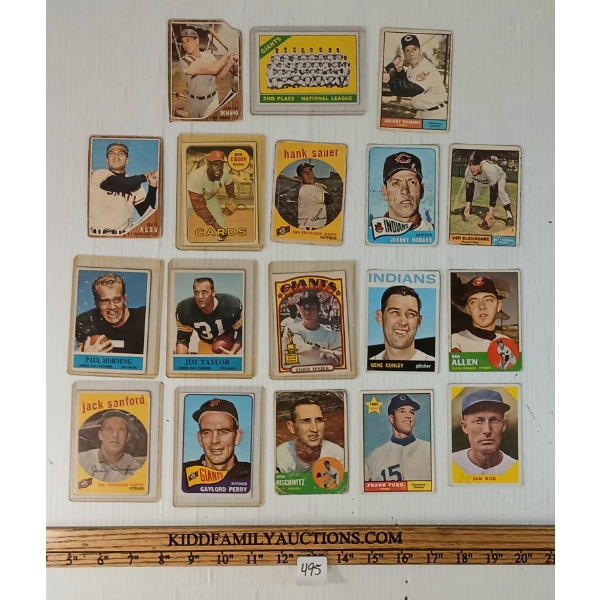 LOT OF 18 - 1950'S-1960'S TOPPS & OPC BASBEBALL CARDS - INDIANS & GIANTS