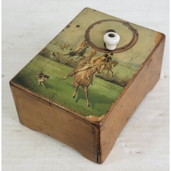 THE HUNT MOTIF MUSIC BOX