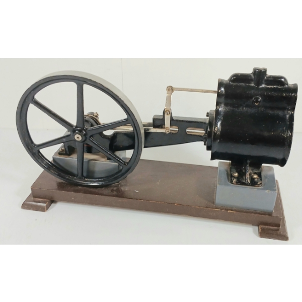 CUTAWAY MODEL STATIONARY ENGINE