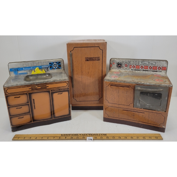 LOT OF 3 - TIN LITHO WOLVERINE REFRIGERATOR, SUNNY SUZY SINK & OVEN