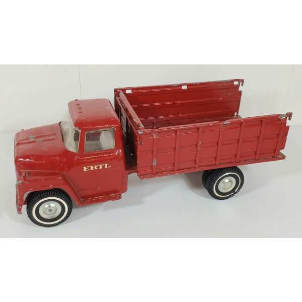 ERTL PRESSED STEEL HARVESTER GRAIN & LIVESTOCK TRUCK