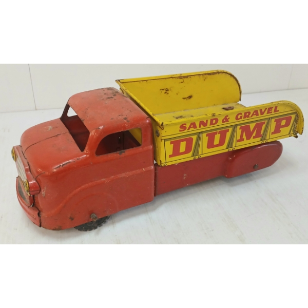 MARX TIN SAND & GRAVEL DUMP TRUCK