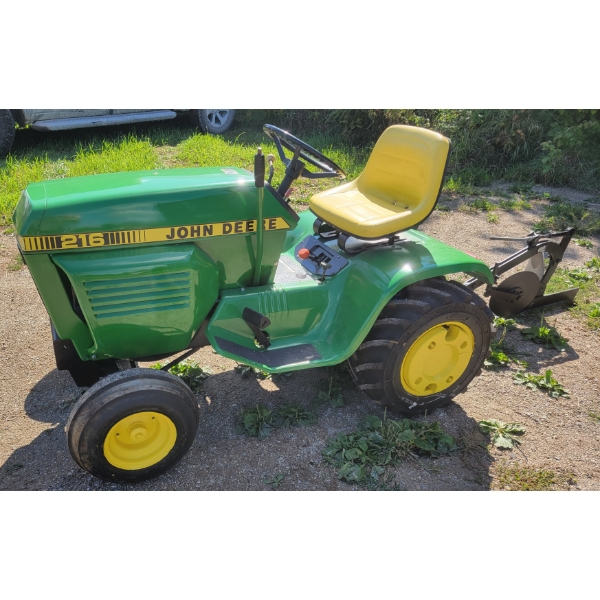 1979 JOHN DEERE 216 LAWN TRACTOR W/ BRINLEY PLOW