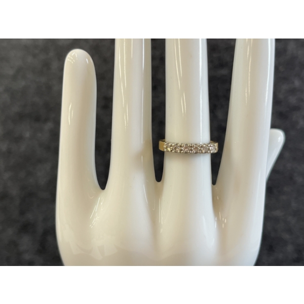 WOMEN'S 14K GOLD RING W/ 6 DIAMONDS