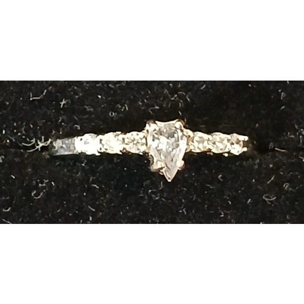 STERLING SILVER TANZANITE & CUBIC ZIRCONIA RING ($1,136.00 APPRAISAL)