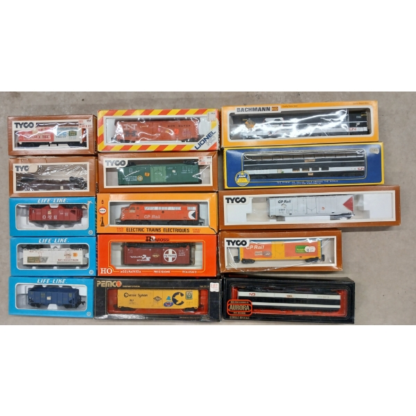 LOT OF 15 - HO MODEL TRAINS - TYCO, LIONEL, LIFE-LIKE, BACHMANN, ETC