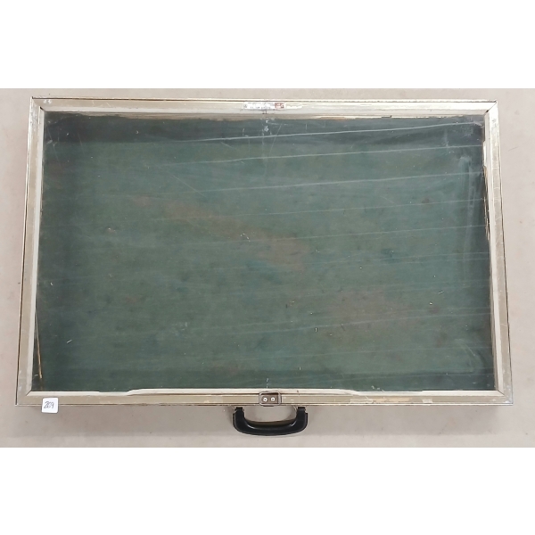 TRAVELLING DISPLAY CASE