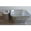 Image 2 : LOT OF 2 - METAL WATERING CAN & WASH TUB