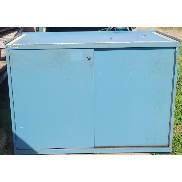 METAL SHOP CABINET W/CHUCK HOLDER - INCL. CONTENTS