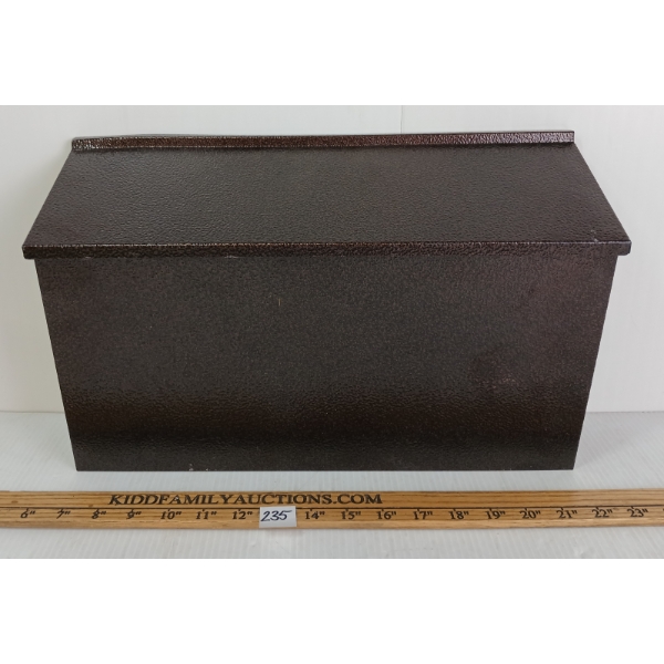 WALL-MOUNT METAL MAILBOX