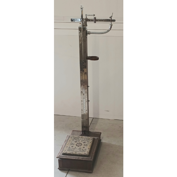 W.&T. AVERY DOCTOR'S SCALE - CHROME & WOOD DESIGN