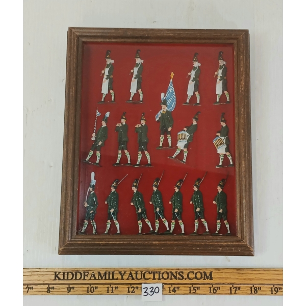 ISARWINKLER GEBIRGSSCHUTZEN LEAD TOY FIGURES  IN FRAME