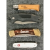 Image 3 : LOT OF 4 - FOLDING KNIVES - KOHLER, SCHRADE, VICTORINOX, ETC