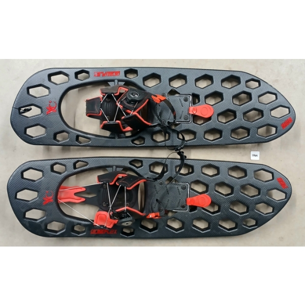 PAIR OF MEN'S YC 826 CARBONFLEX SNOWSHOES
