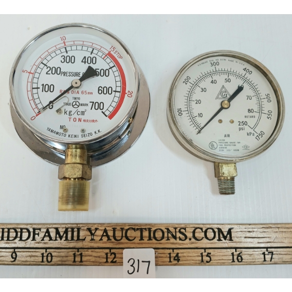 LOT OF 2 - PRESSURE GAUGES
