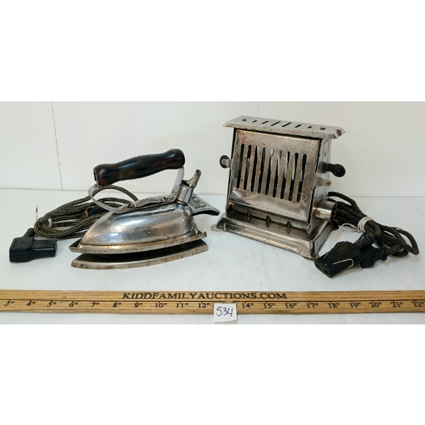 LOT OF 2 - REEDCAMERON TOASTER & UNIVERSAL IRON W/ STAND