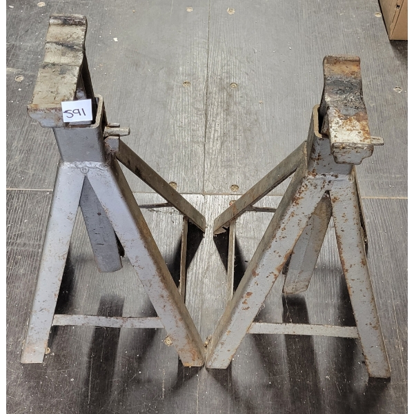 LOT OF 2 - CAR JACKS
