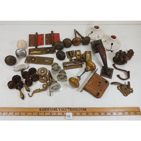 JOB LOT - ANTIQUE HARDWARE - INCL HEAVY BRASS DOOR CHAINS, KNOBS & PULLS ETC